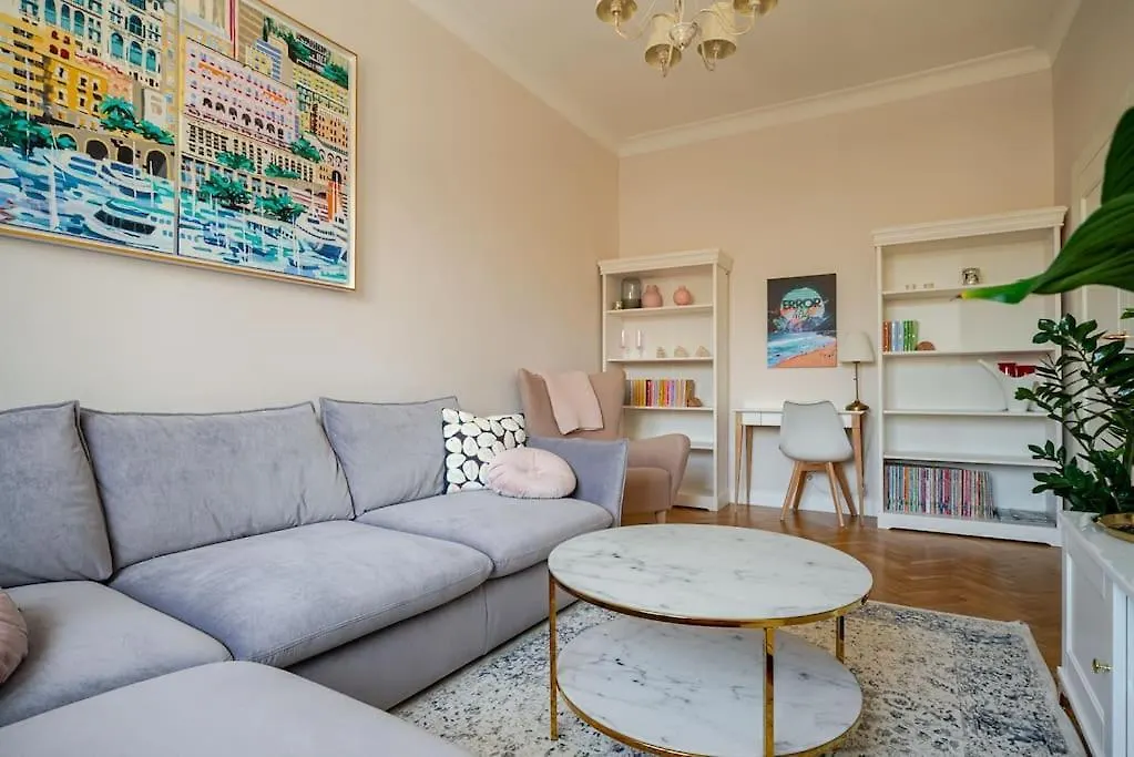 Quiet Luxury At The Royal Route In Warsaw Lägenhet