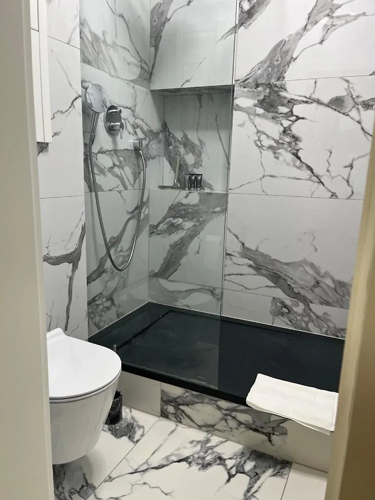 Quiet Luxury At The Royal Route In Warsaw Lägenhet